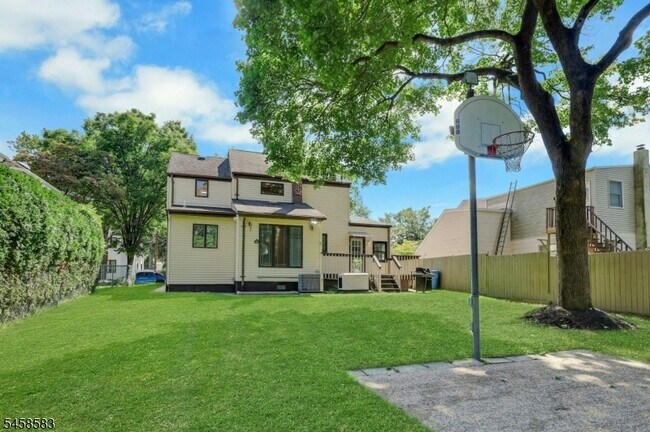 Building Photo - 405 Terhune Ave