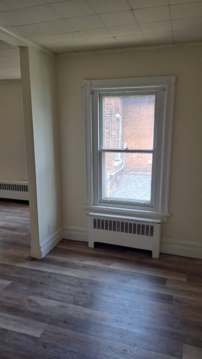 Building Photo - 716 Linden St