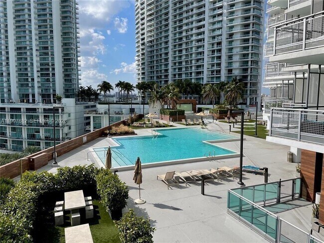 Building Photo - 350 S Miami Ave