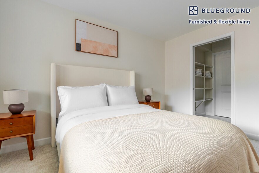 Building Photo - 3900 Fairfax Dr