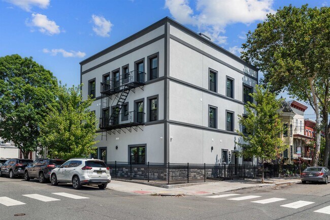 Building Photo - 22 Fleet St