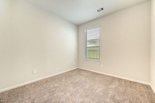 Building Photo - 14469 Sugar Pines Dr