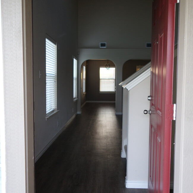 Building Photo - 3 BEDROOM / 2 BATH HOME IN KYLIE - BROOKSI...