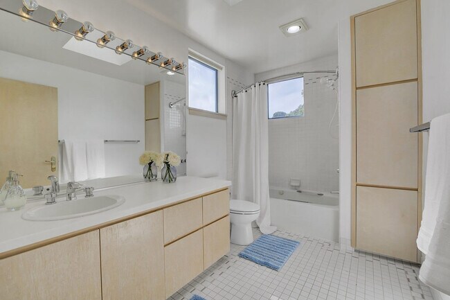Building Photo - 319 Tappan Terrace