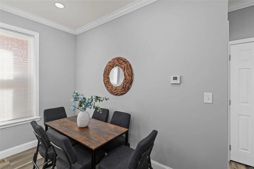 Building Photo - 4406 Ellenwood Ave