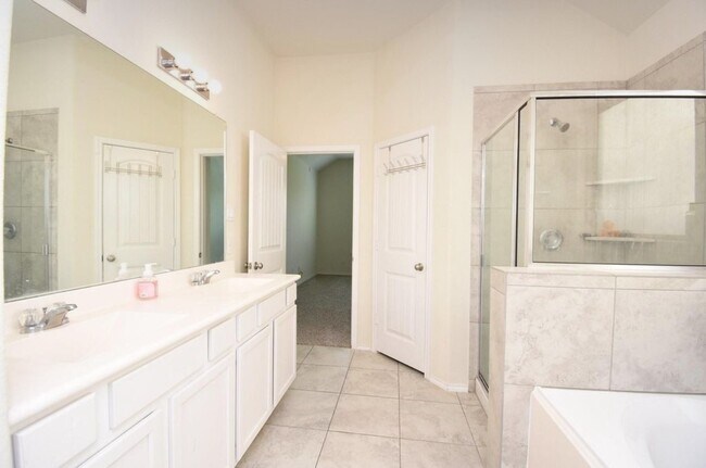 Building Photo - 9431 Summer River Dr