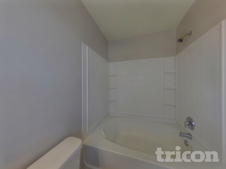 Building Photo - 349 Denman Loop