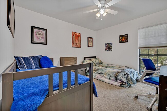 Building Photo - 3 bedroom/2 bathroom Home