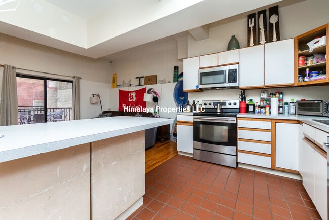 Building Photo - 448 Park Dr