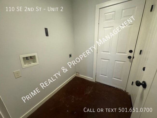 Building Photo - 110 SE 2nd St