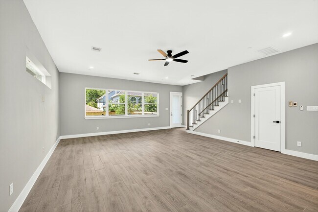 Building Photo - 4517 Larch Ln