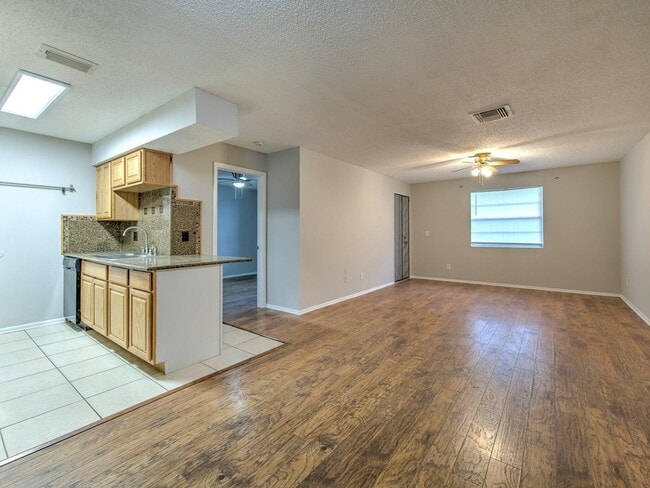Building Photo - 230 Berry Tree Pl