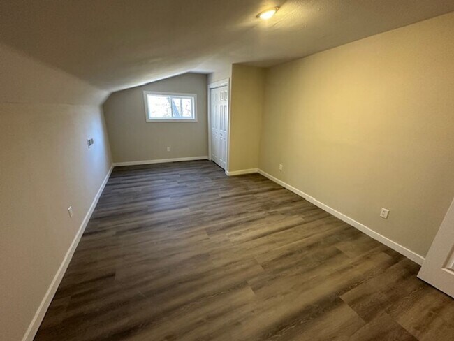 Building Photo - 5 Bed 3 Bath Springfield, MO