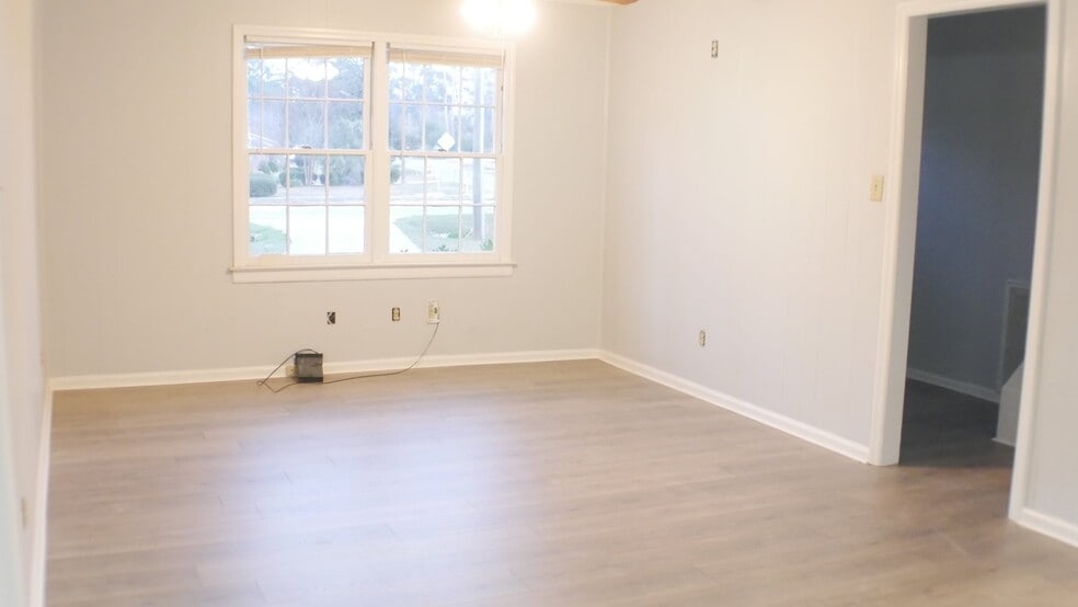 Building Photo - 2412 Jerry Jones Drive