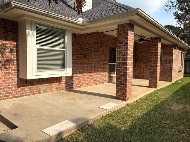 Building Photo - 3804 Mystic Cir