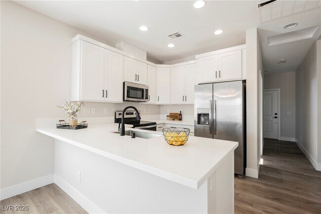 Building Photo - 5240 Denning St