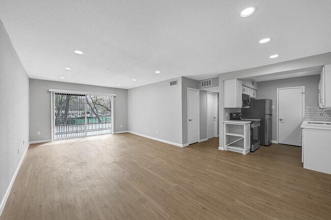 Building Photo - 7555 Katy Fwy