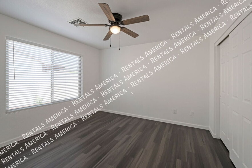 Building Photo - 3502 S Chaparral Rd