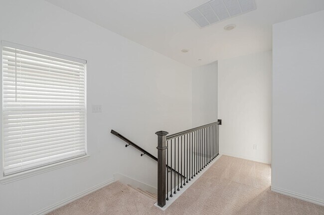 Building Photo - 2227 Adena Spgs Dr