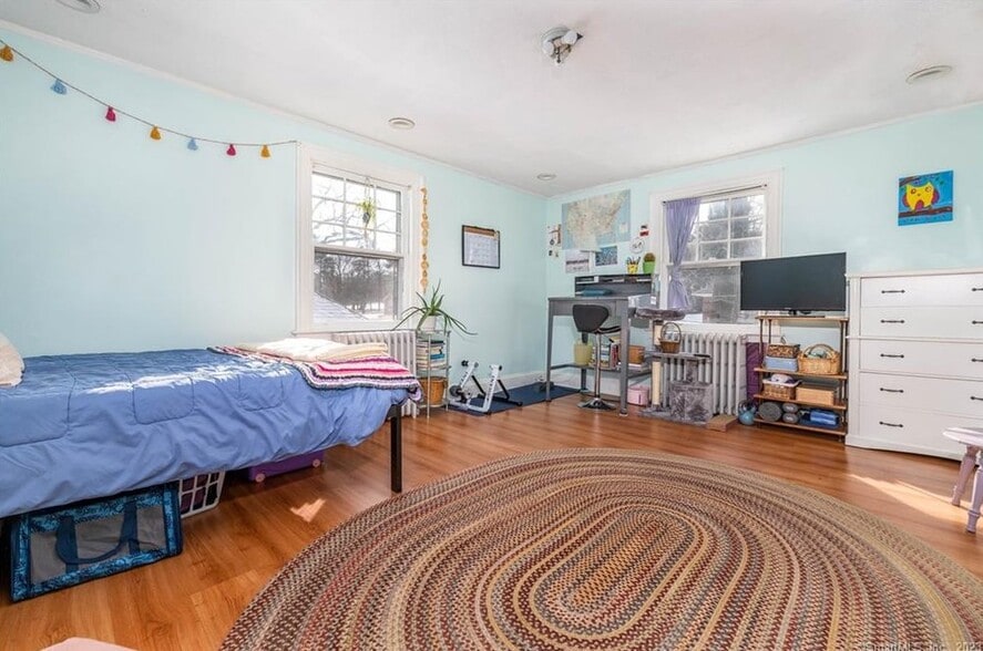 furniture not included, large bed and bathroom - 30 Terry Rd