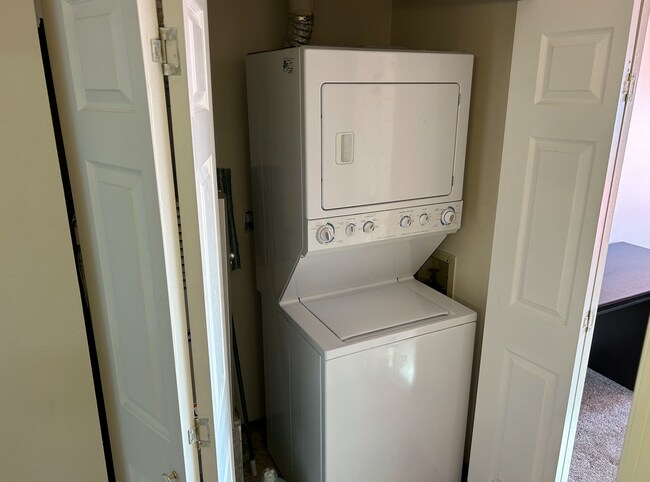 Washer/Dryer - 9725 Independence Dr