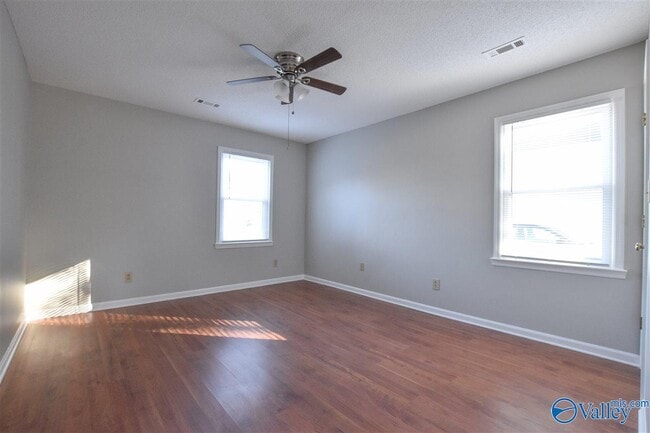 Building Photo - 122 Lewis Ln