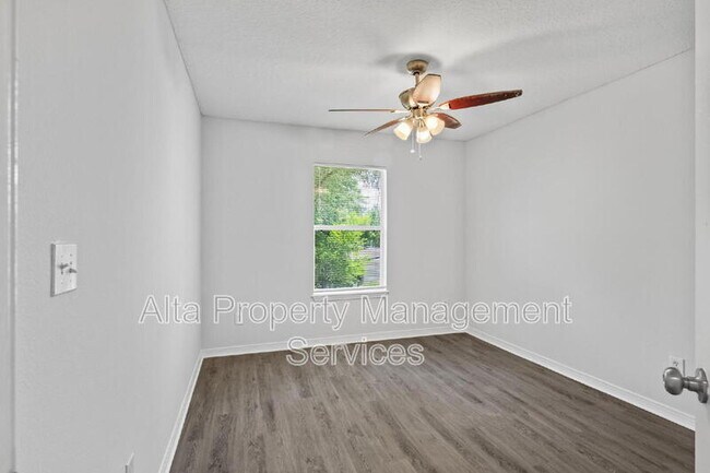 Building Photo - 5260 Collins Rd