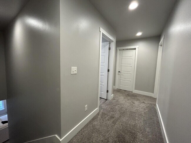 Building Photo - Beautiful Fully Furnished 3 Bed, 2.5 Bath Townhouse on Corner Lot