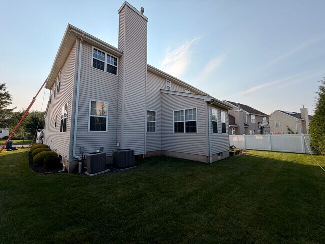 Building Photo - 87 Timberhill Dr