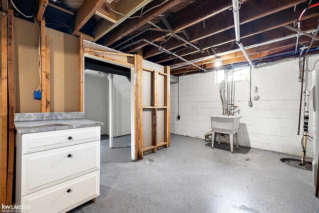 Building Photo - 7618 Sylvan St