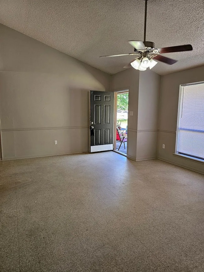 Building Photo - 44176 Simpson Pl