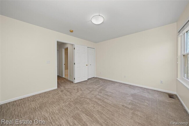 Building Photo - 38282 Saratoga Cir