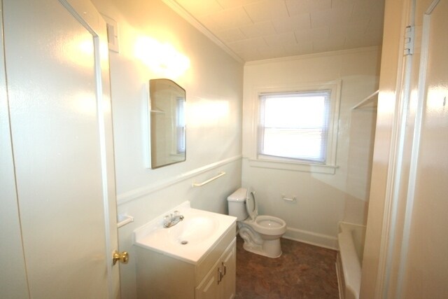 Building Photo - 1408 W Chapel Hill St