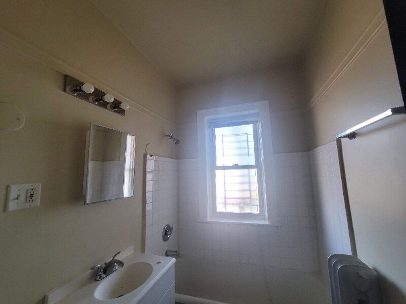 Building Photo - 1643 W 80th St