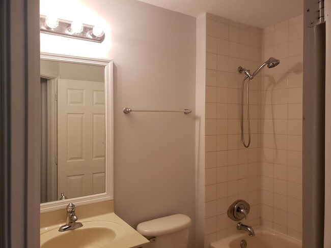 Building Photo - 325 Bayfront Dr