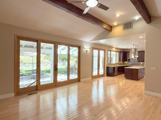 Building Photo - Sprawling ranch home located in highly des...