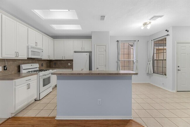 Building Photo - 12407 Salama Falls