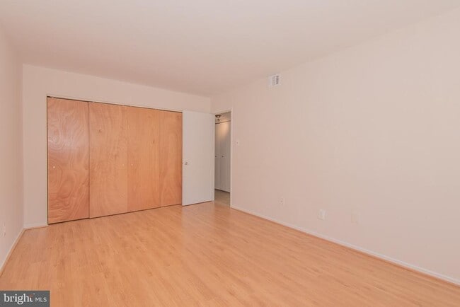 Building Photo - 1665 Parkcrest Cir