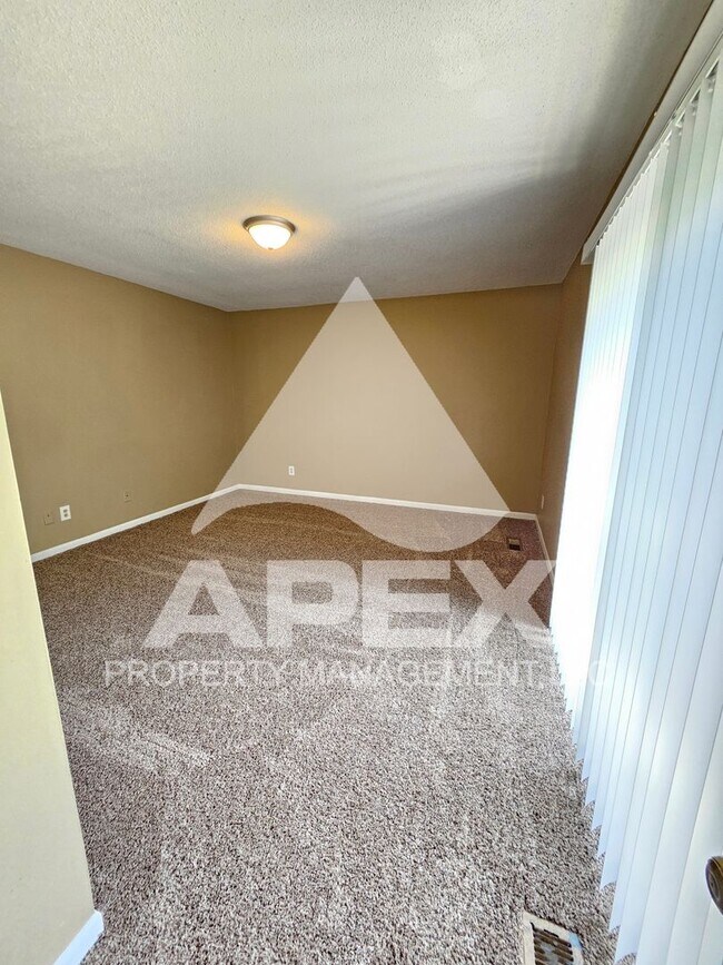 Building Photo - NICE - 2 Bedroom 1.5 Bath Townhouse WEST o...