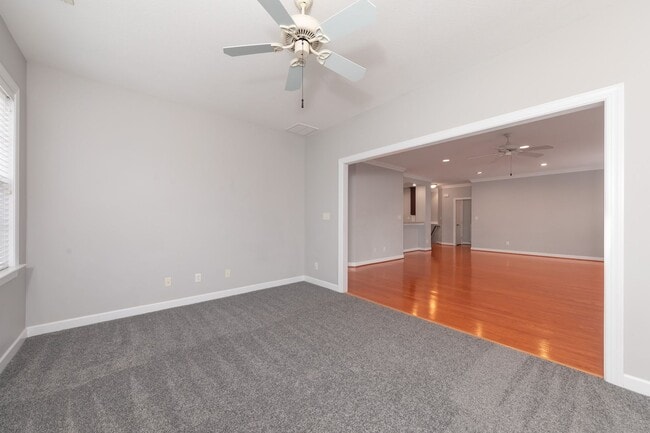 Building Photo - Golf course views in Braemar Creek 3 beds