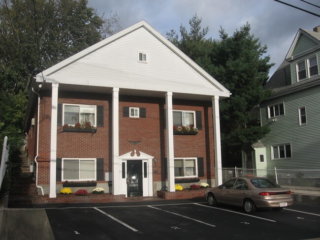 Exterior - 65 Woodlawn Ave