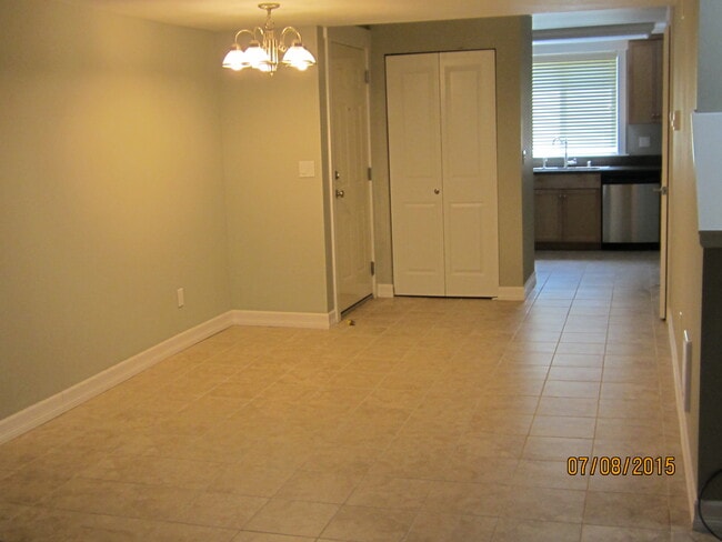Building Photo - Longfellow Creek Condos