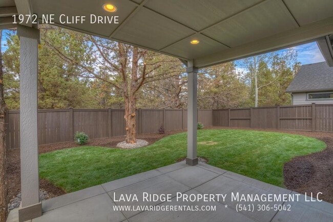 Building Photo - 1972 NE Cliff Dr