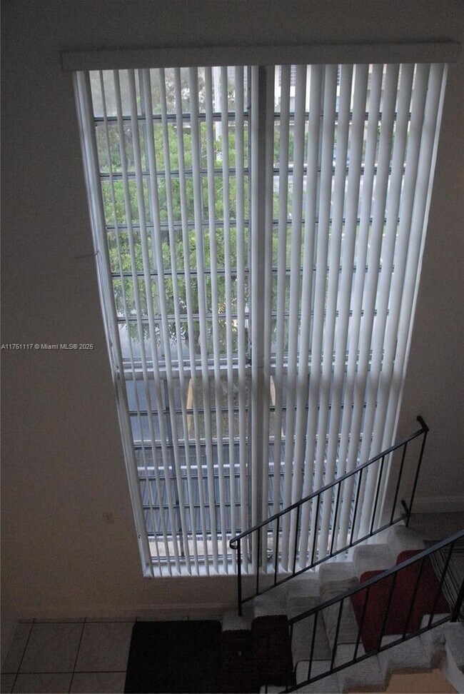 Building Photo - 10907 N Kendall Dr