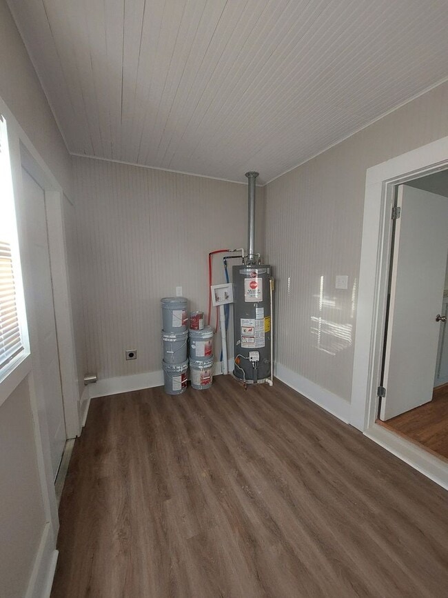 Building Photo - Spacious 3-bedroom Home in Jordan/Johnson Area