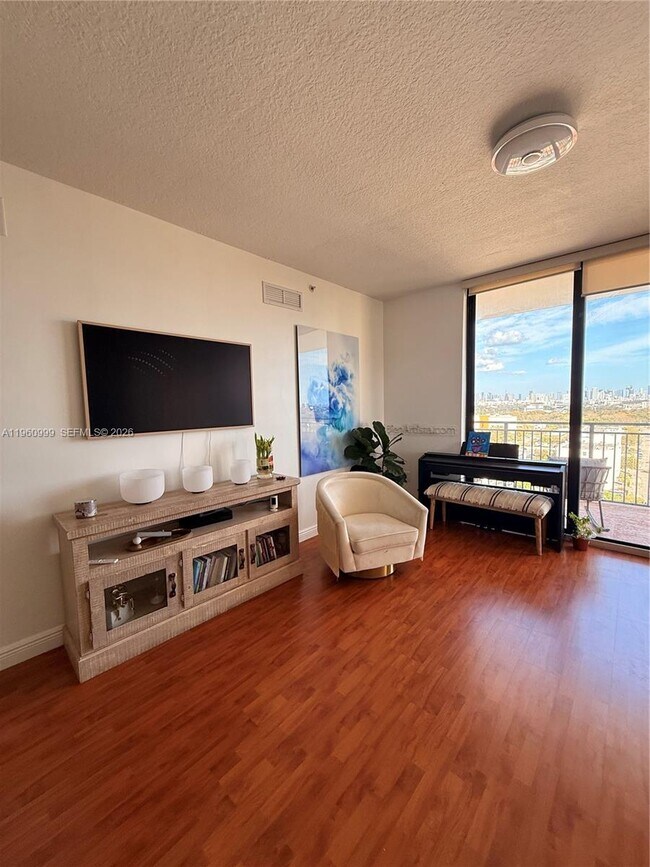 Building Photo - 888 Douglas Rd