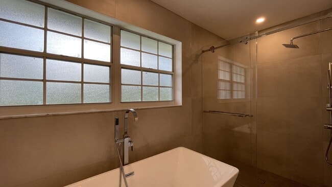 Building Photo - Spacious 3-Bedroom Oasis in Loxahatchee with 2 Full Baths