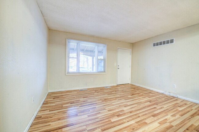 Building Photo - Charming 3-Bedroom Ranch Home in Hazelwood School District