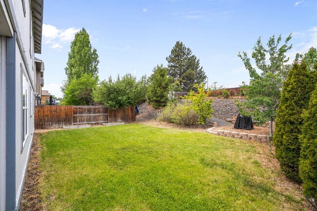 Building Photo - Spacious 3 Bed Home in Southeast Bend
