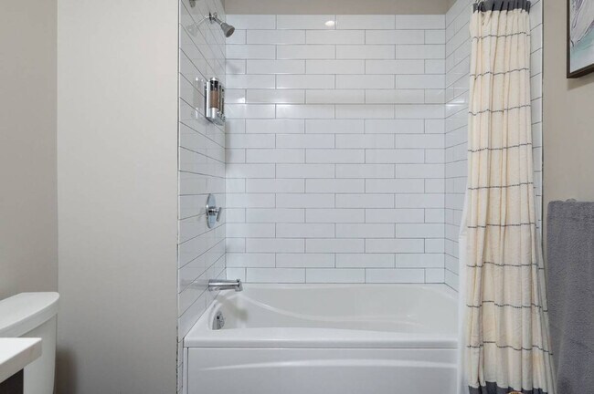 Building Photo - 1363 B Boylston Street-SI ID1533538P